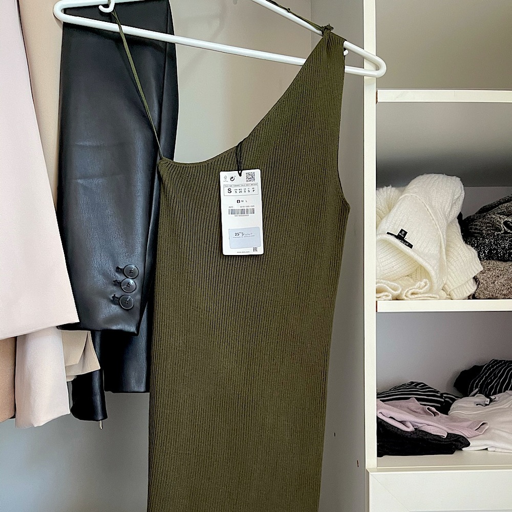 One shoulder Zara green dress!